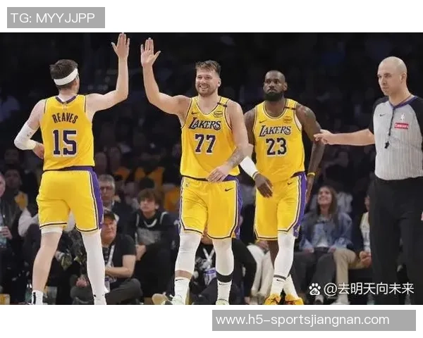 湖人本赛季第四节领先时保持全胜战绩展现强大实力