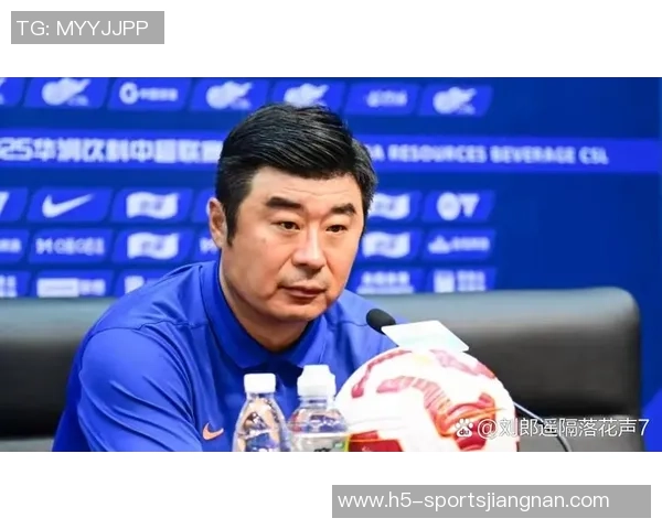 韩鹏谈培养彭啸等球员的理念强调防守与出球细节的重要性 韩鹏谈培养彭啸等球员的理念强调防守与出球细节的重要性